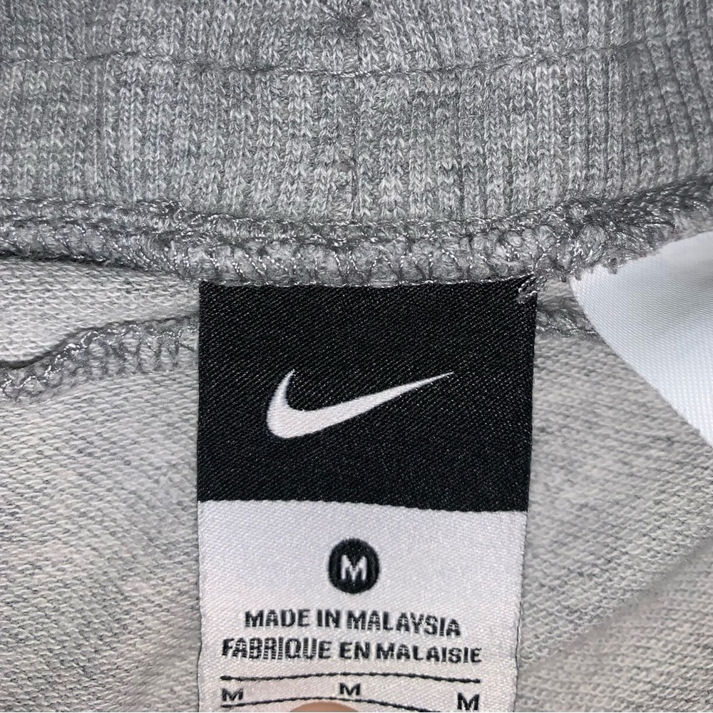 Womens Gray Nike Shorts Size Medium - Picture 4 of 4